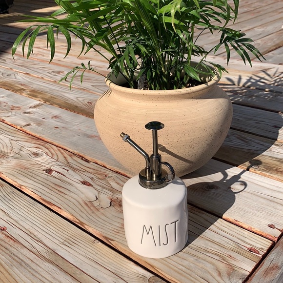 Rae Dunn plants spray 🍀🌿 - Picture 1 of 3